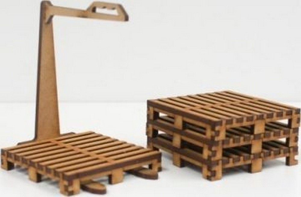 4 Pallets and Pallet Truck