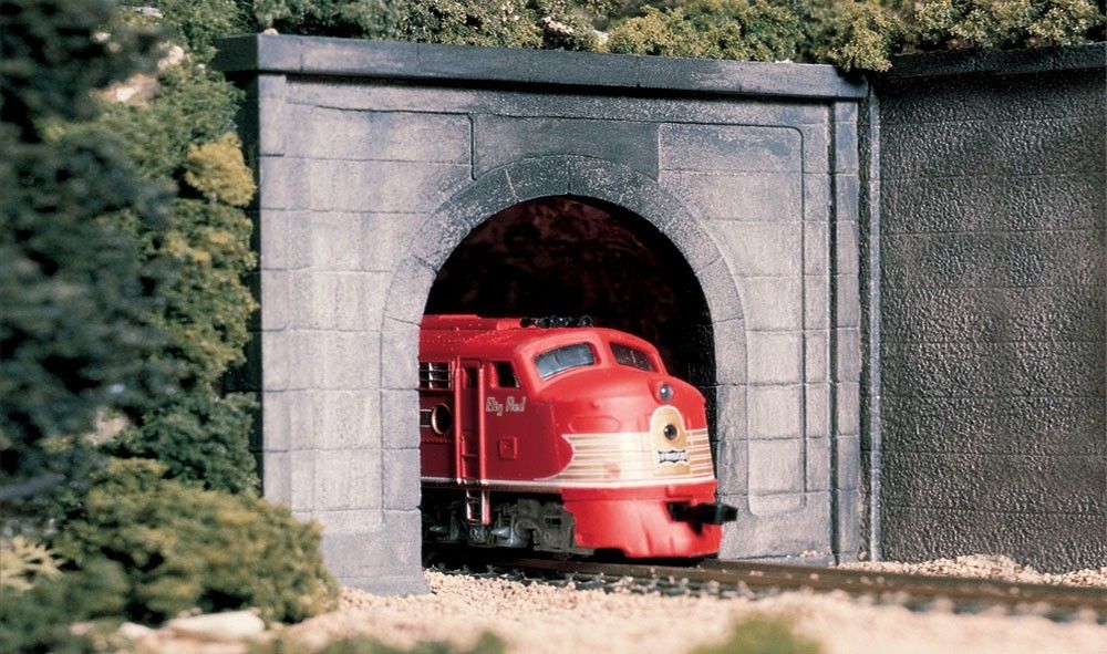 O Concrete Single Tunnel Portal